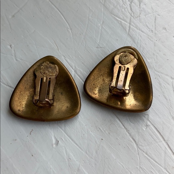 (CLOSET CLOSING FINAL SALE) Unique Vintage Rounded Triangle Clip-On Earrings - Picture 2 of 4
